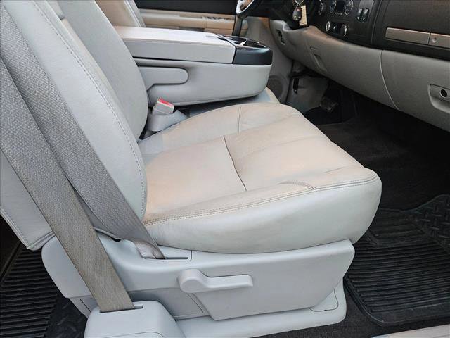 Used 2009 Chevrolet Silverado 2500 LT w/ Exterior Plus Package image 17