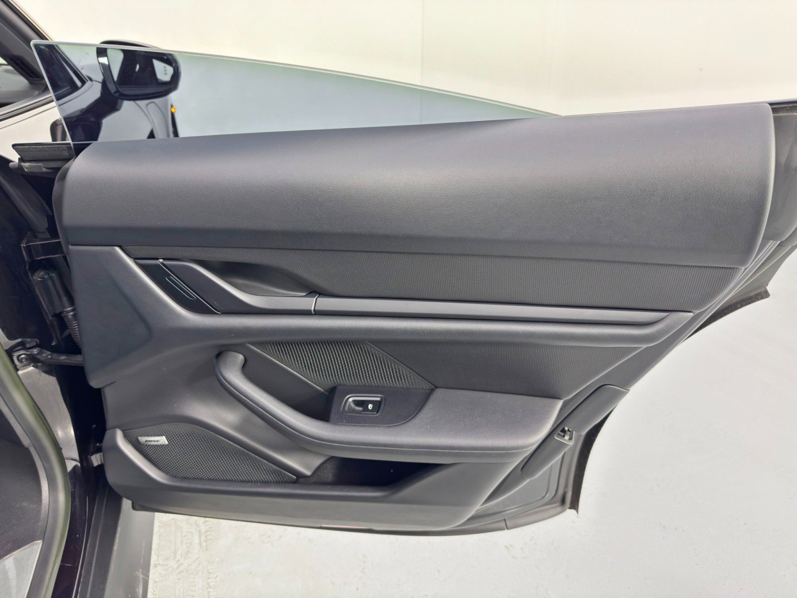 Used 2023 Porsche Taycan 4S w/ Premium Package image 48