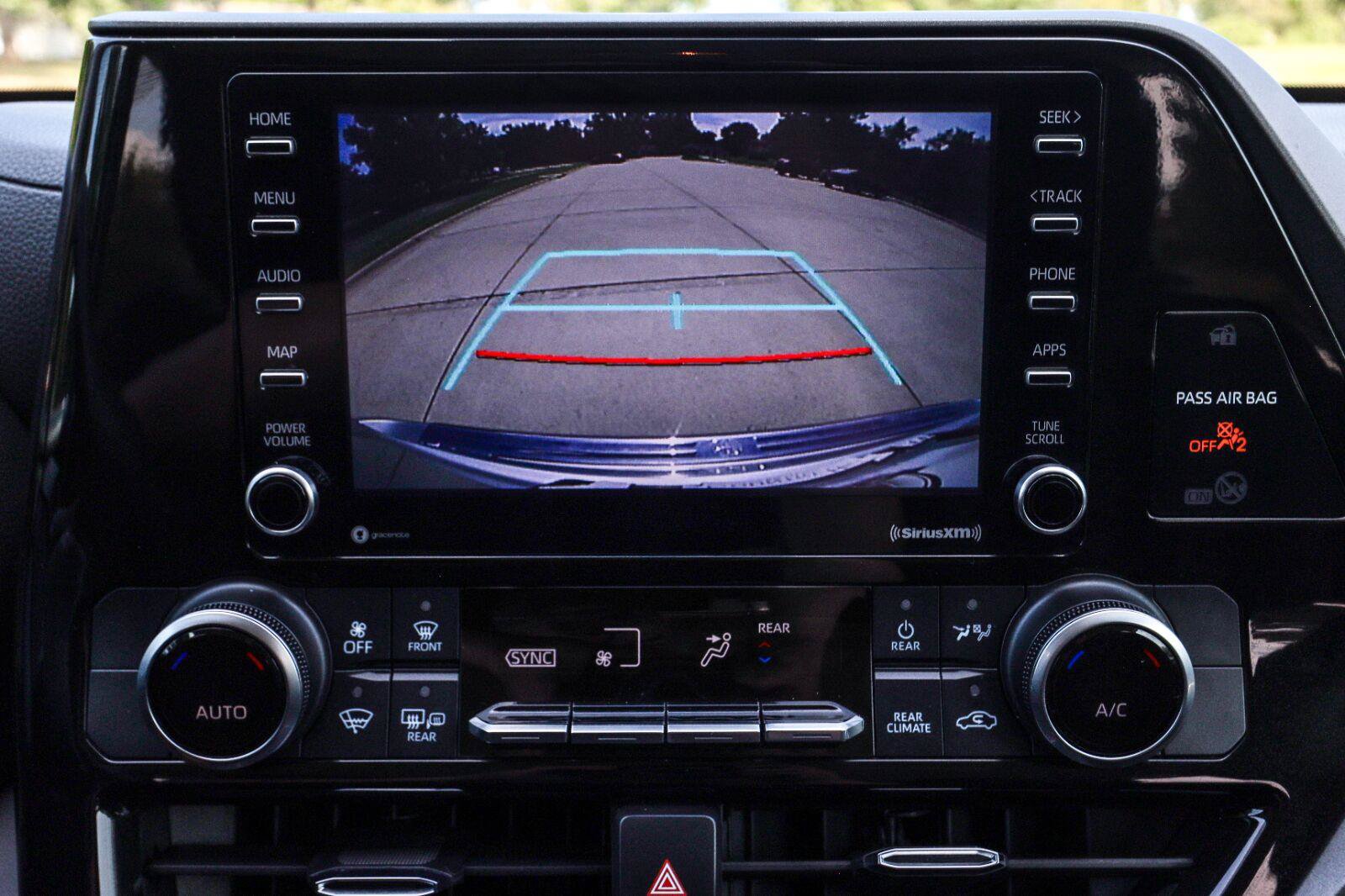 Used 2022 Toyota Highlander L FWD image 7