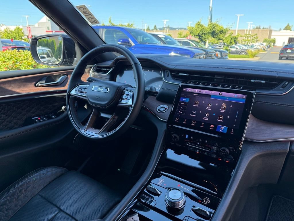 Used 2025 Jeep Grand Cherokee L Summit w/ Obsidian Package AWD/4WD image 19