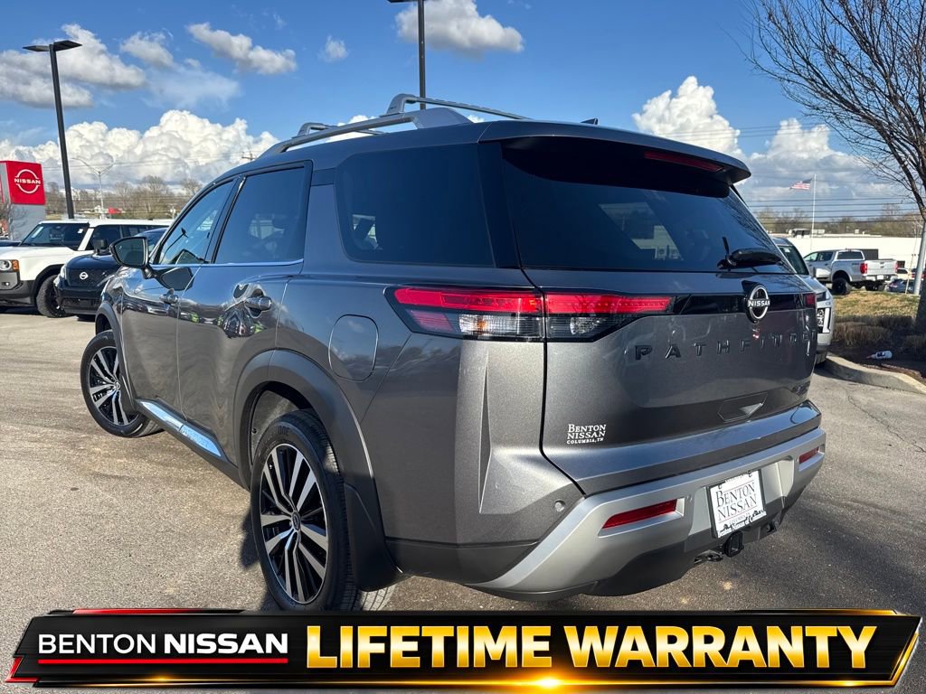 Used 2025 Nissan Pathfinder Platinum w/ Black Appearance Package image 7