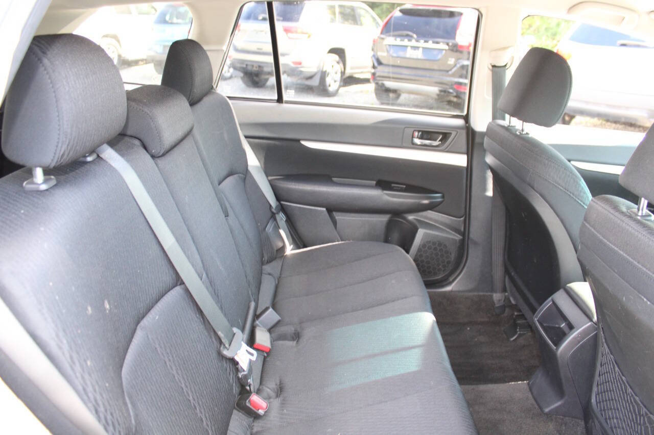 Used 2011 Subaru Outback 2.5i Premium w/ All-Weather Pkg AWD/4WD image 17