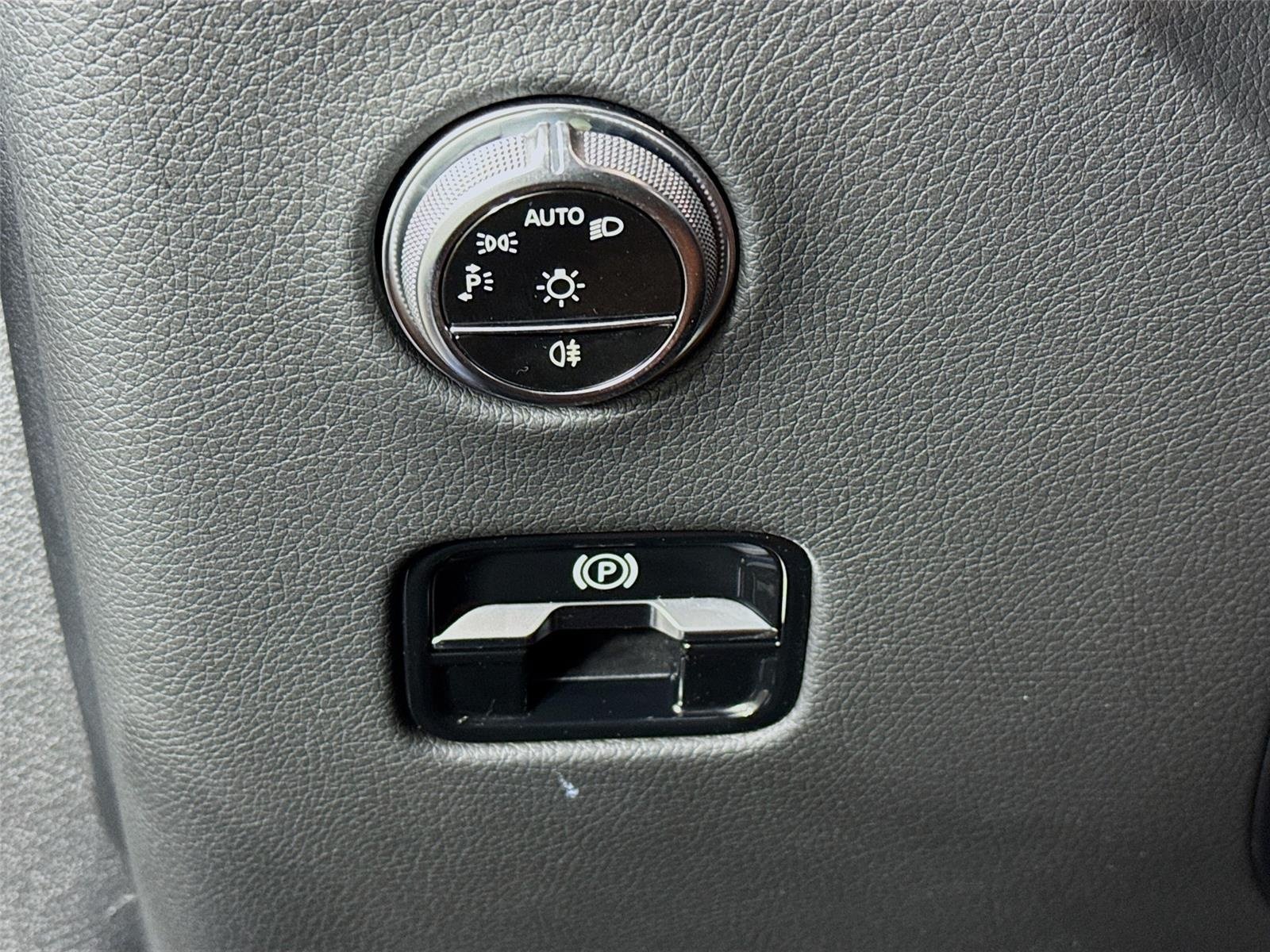 Used 2023 Mercedes-Benz GLC 300 4MATIC image 10