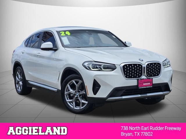 Used 2024 BMW X4 xDrive30i w/ Parking Assistance Package AWD/4WD image 3