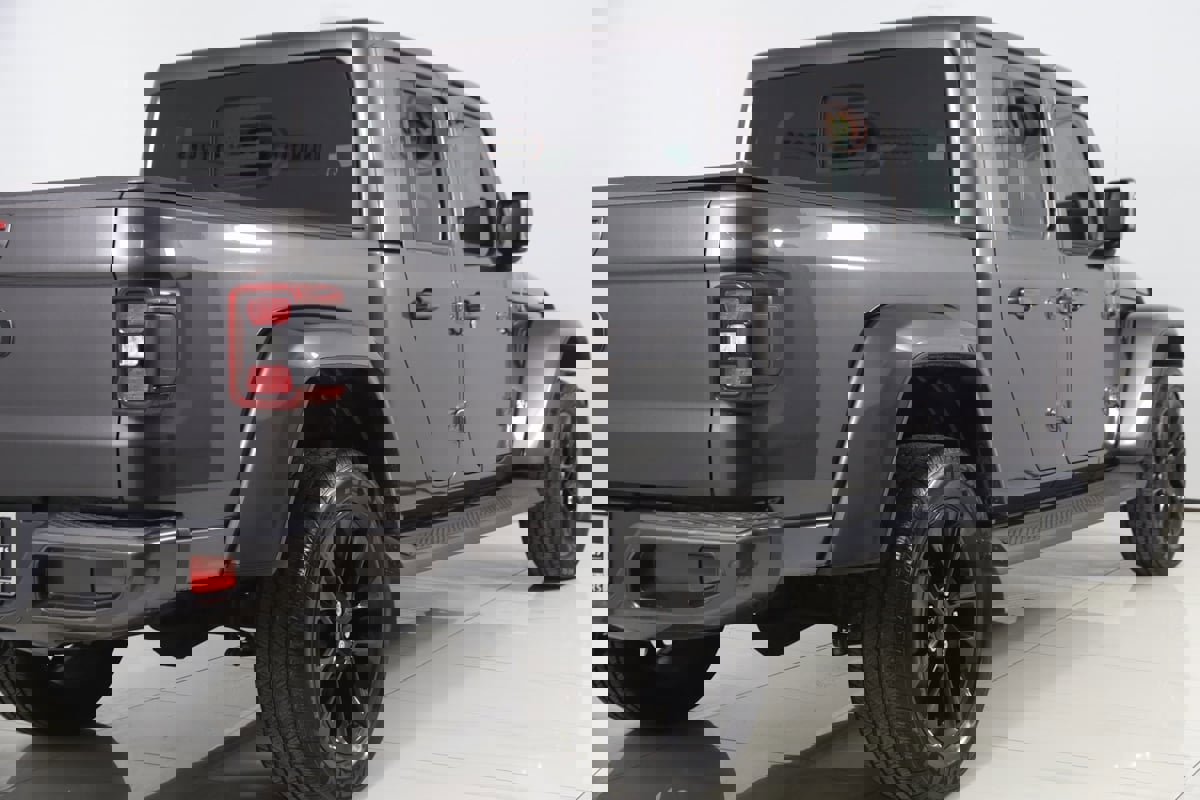 Used 2021 Jeep Gladiator Overland image 41