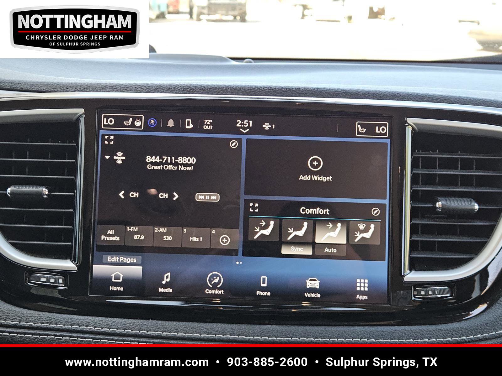 Used 2023 Chrysler Pacifica Touring-L image 12