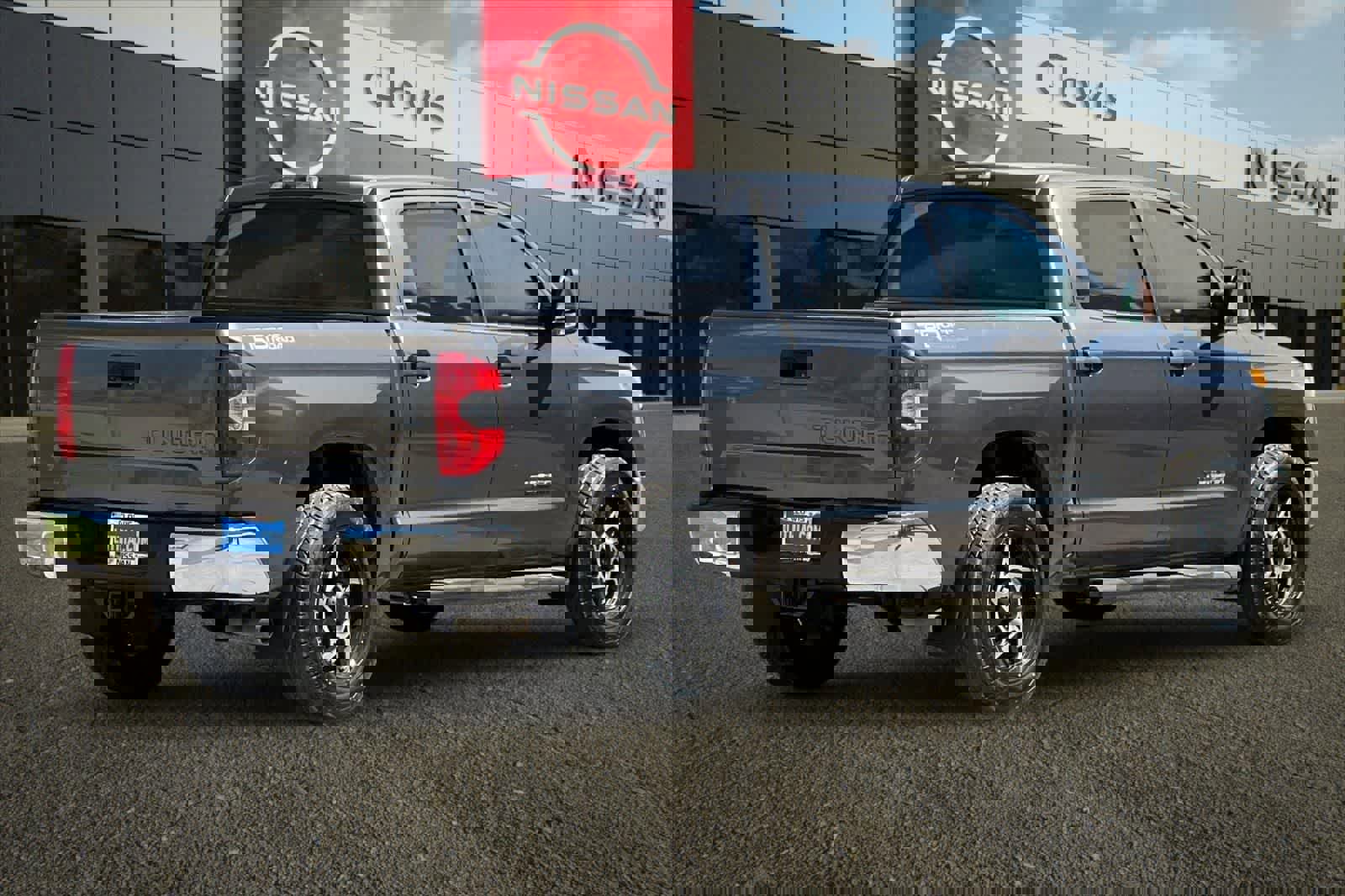 Used 2014 Toyota Tundra SR5 w/ SR5 Upgrade Package image 3