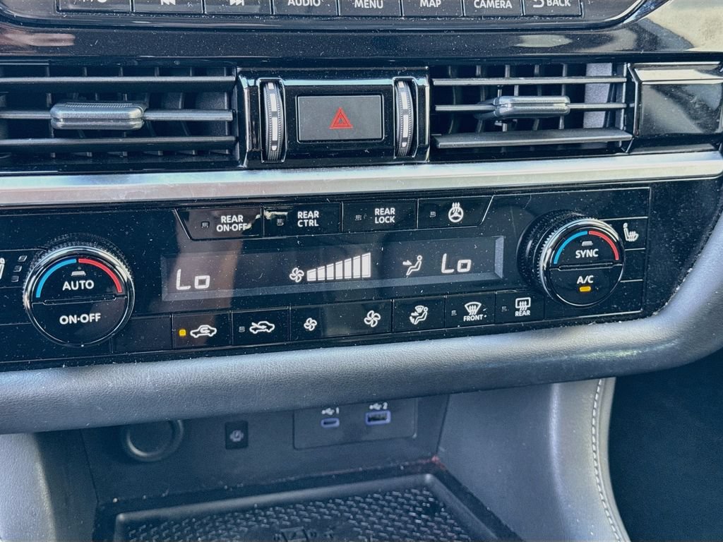 Used 2025 Nissan Pathfinder SL AWD/4WD image 18