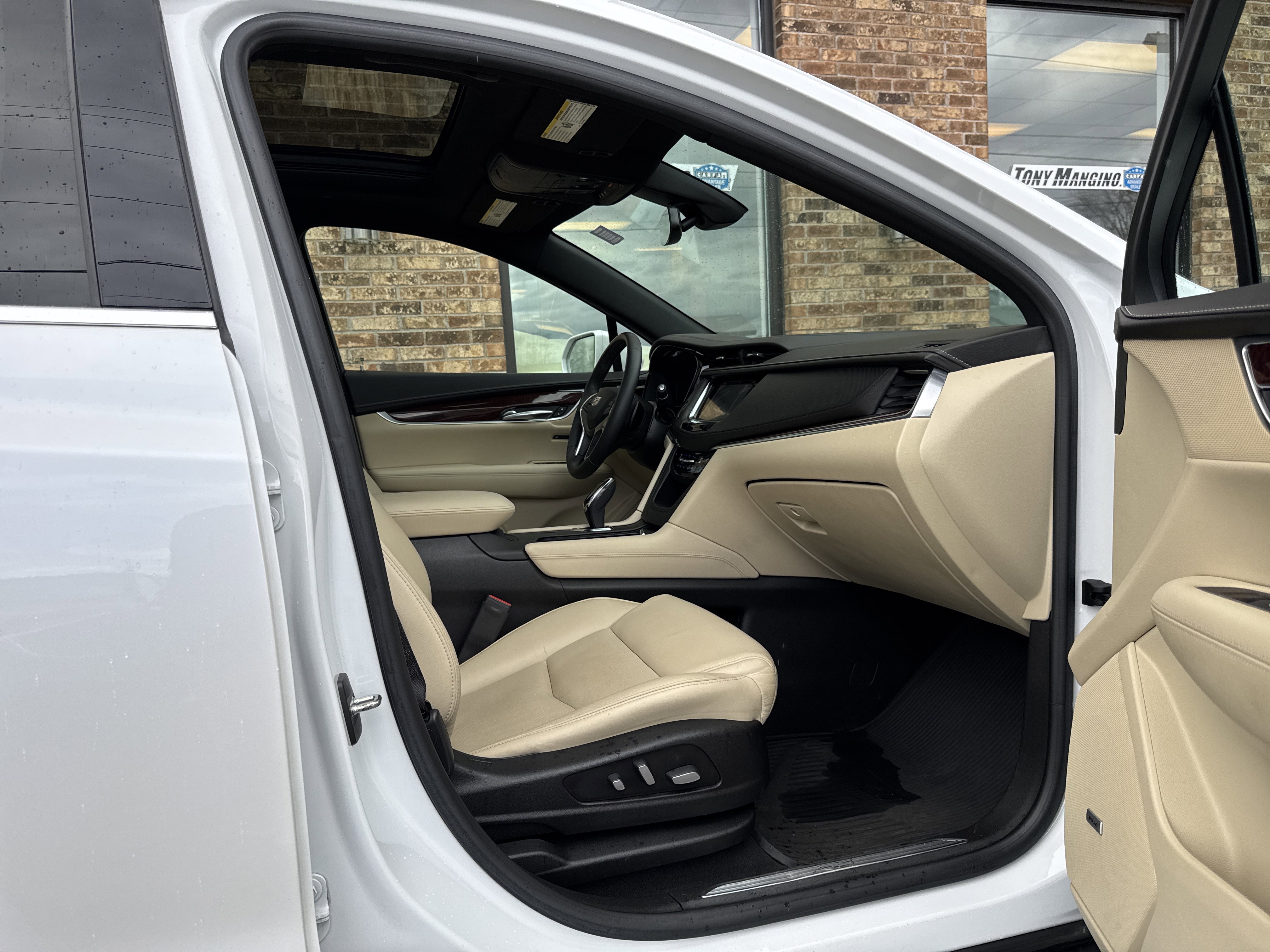 Used 2017 Cadillac XT5 Luxury w/ Driver Awareness Package AWD/4WD image 13