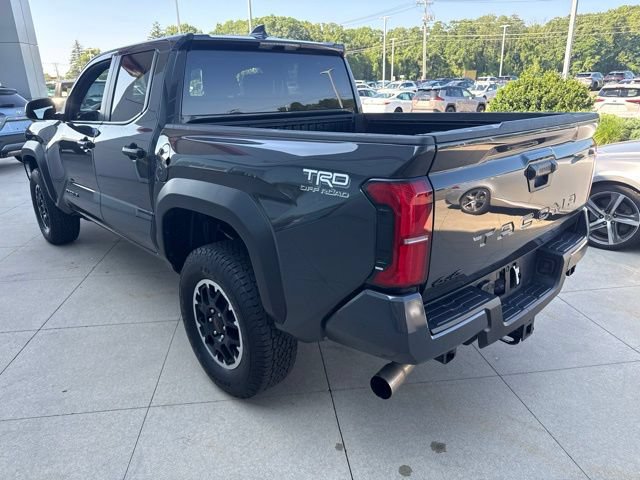 Used 2025 Toyota Tacoma TRD Off-Road AWD/4WD image 5
