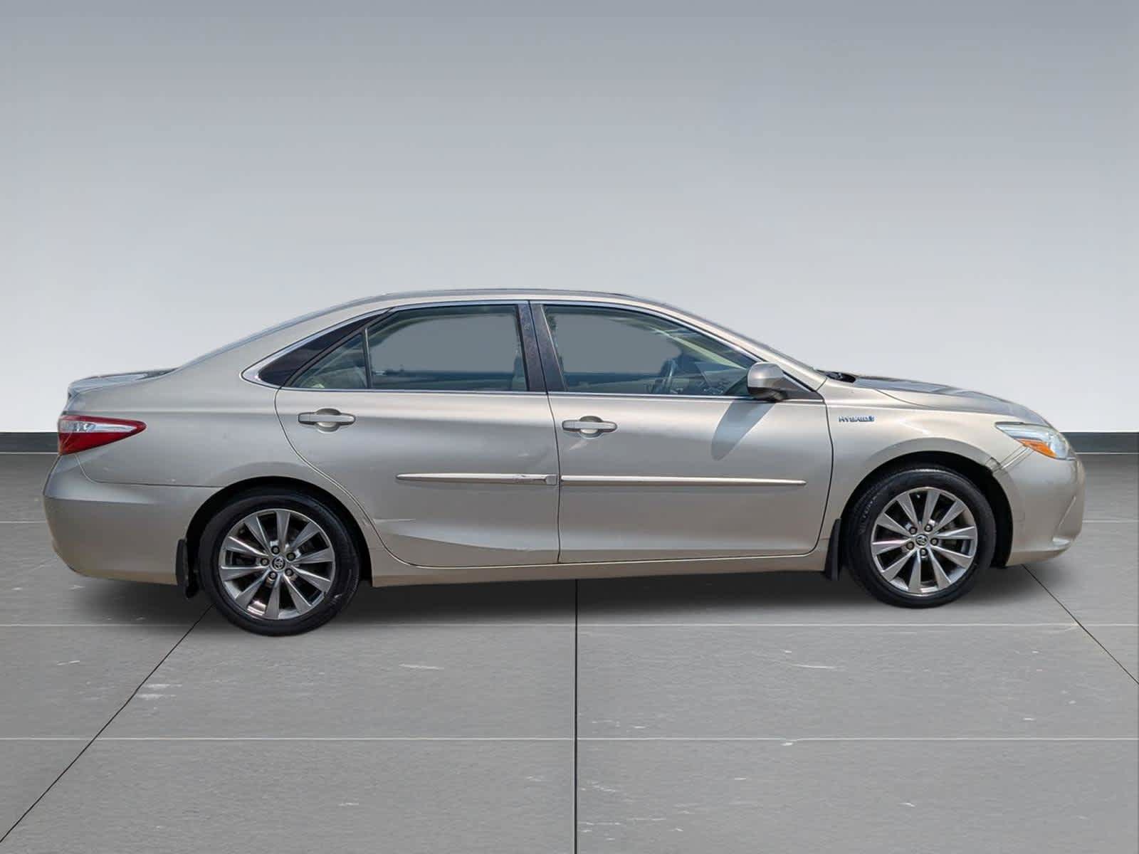 Used 2015 Toyota Camry XLE w/ Moonroof Package FWD image 5