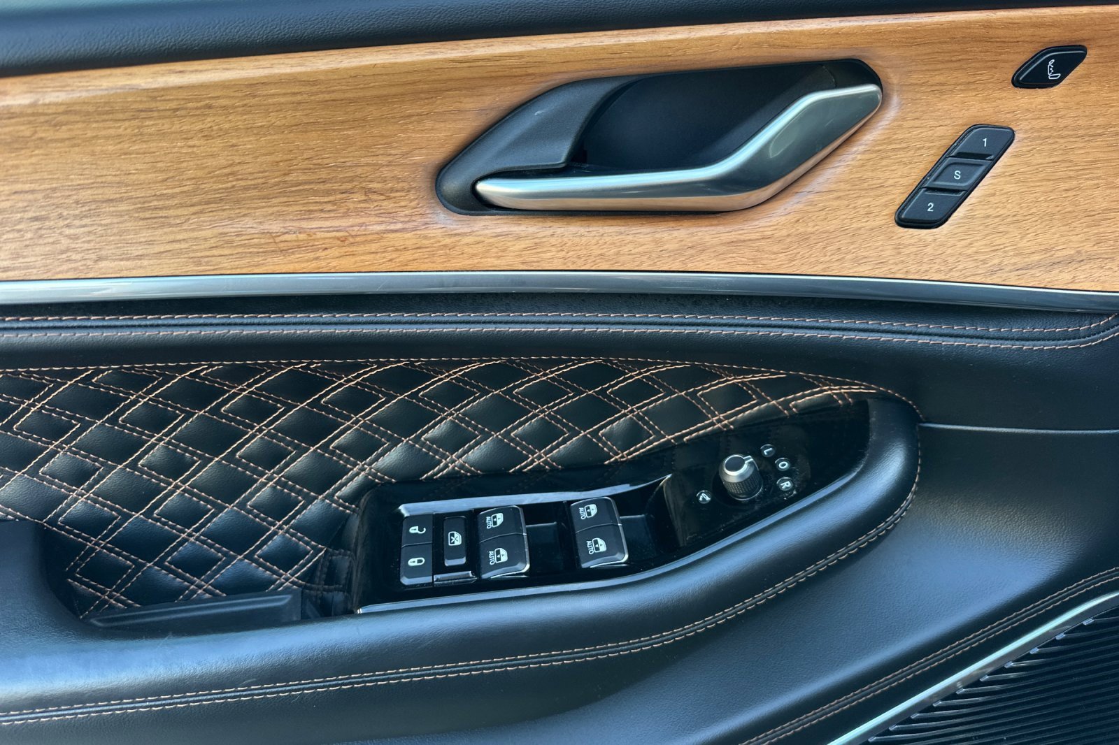 Used 2023 Jeep Grand Cherokee L Summit image 11