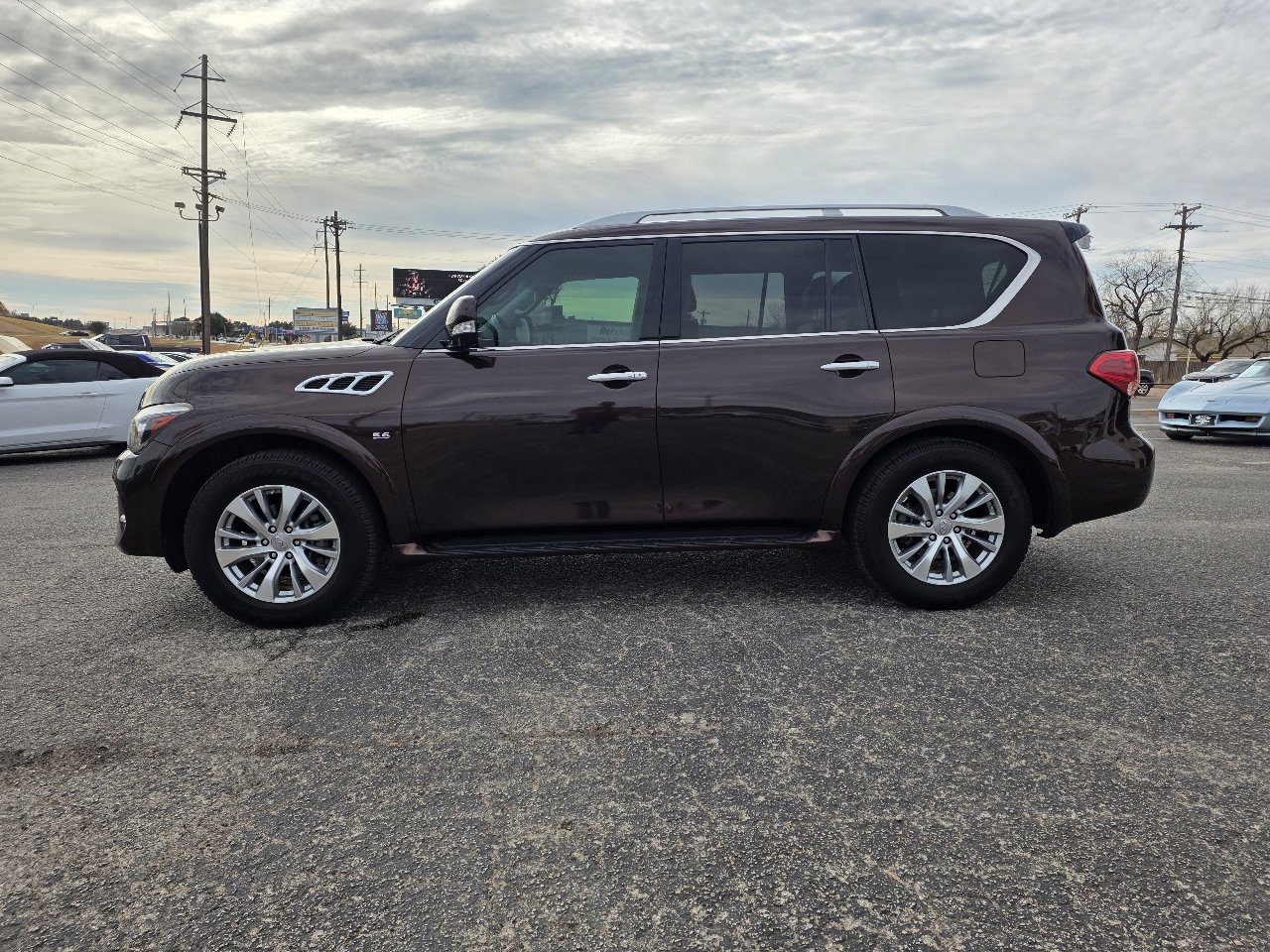 Used 2017 INFINITI QX80 4WD w/ Driver Assistance Package image 4