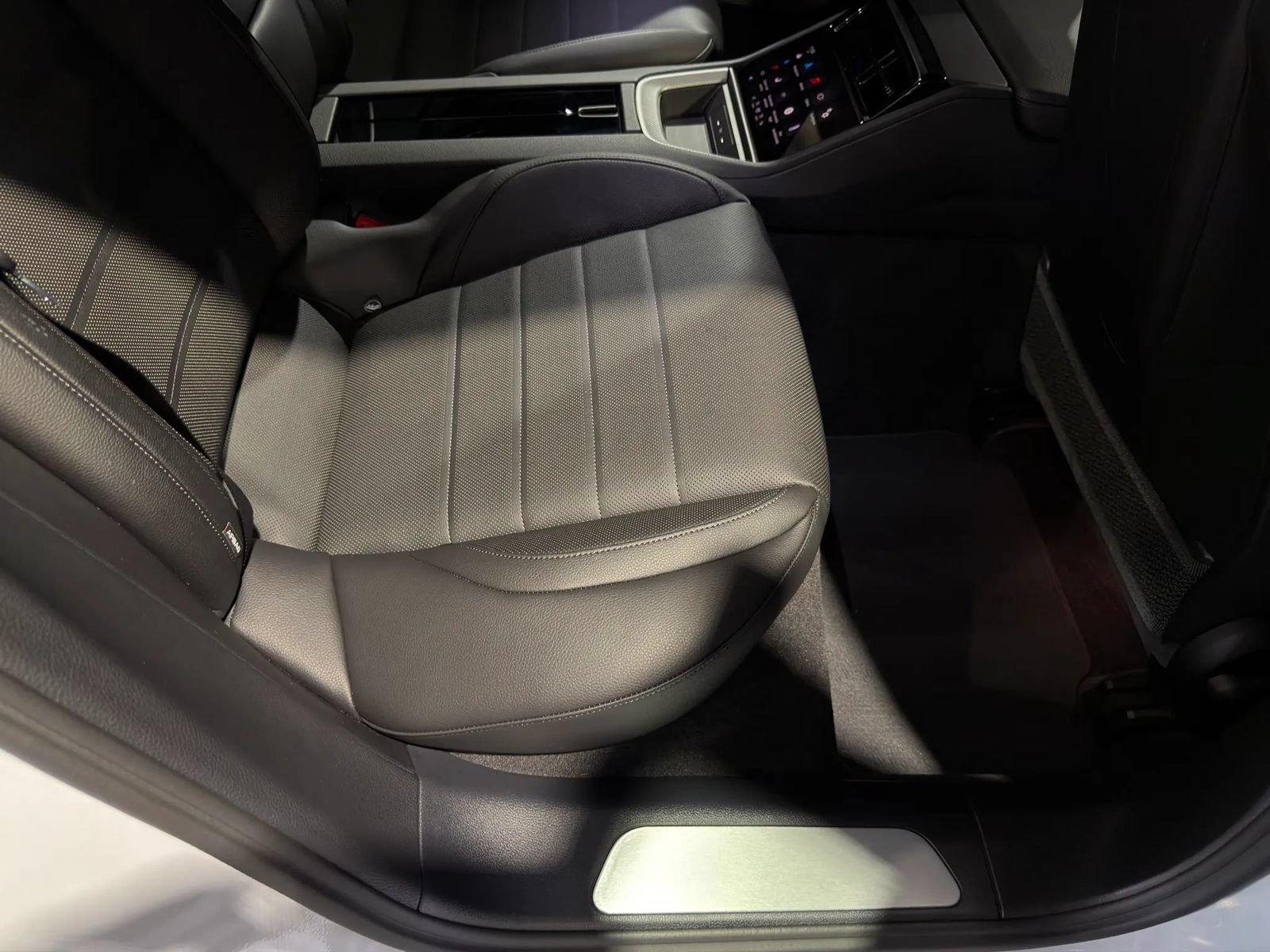Used 2024 Porsche Panamera image 71