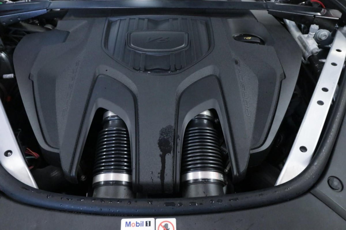 Used 2025 Porsche Panamera image 10