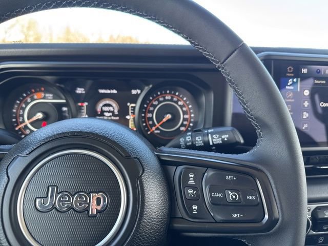 Used 2025 Jeep Wrangler Unlimited Rubicon image 14