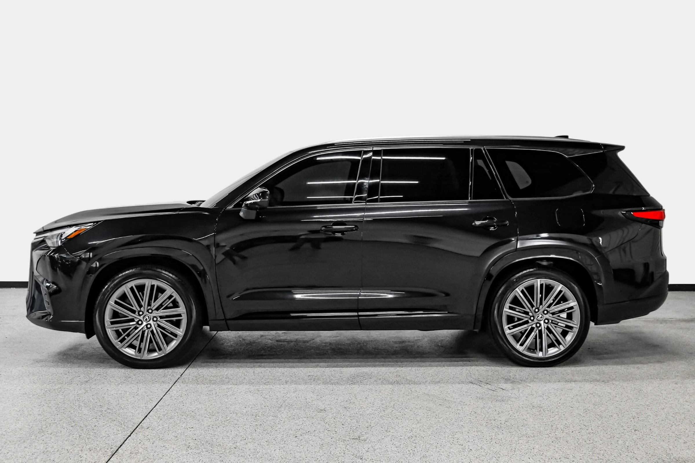 Used 2024 Lexus TX 550h AWD Plug-In Hybrid w/ Technology Package image 9
