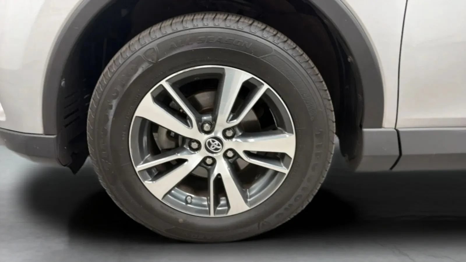 Used 2016 Toyota RAV4 XLE AWD/4WD image 27