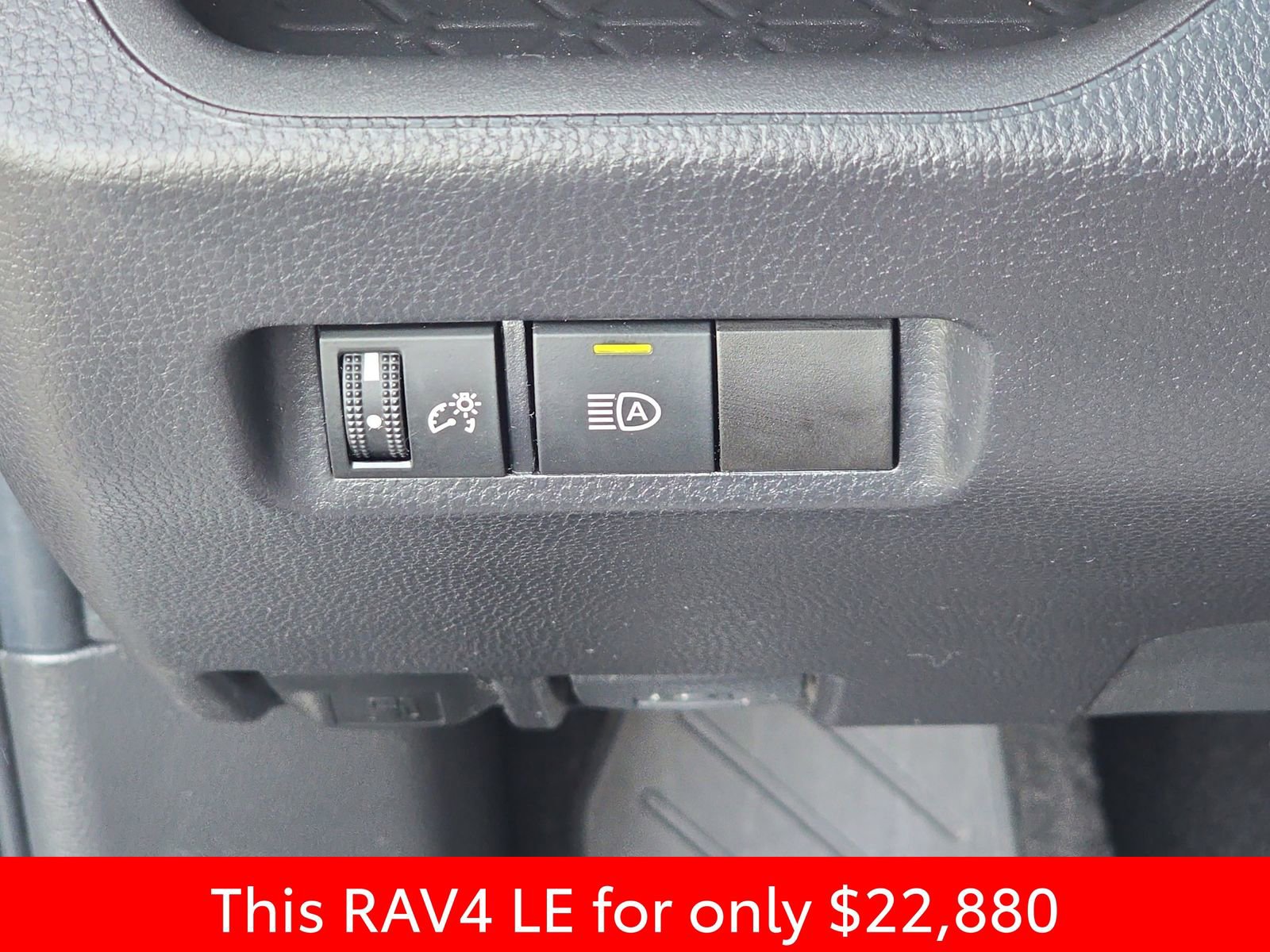 Used 2022 Toyota RAV4 LE image 31