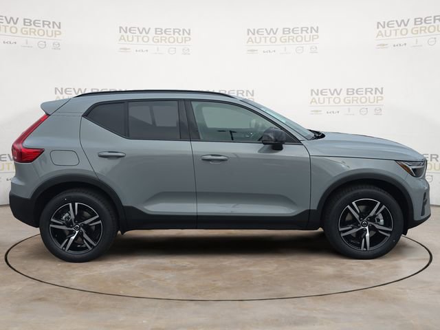 New 2026 Volvo XC40 B5 Core w/ Climate Package AWD/4WD image 6
