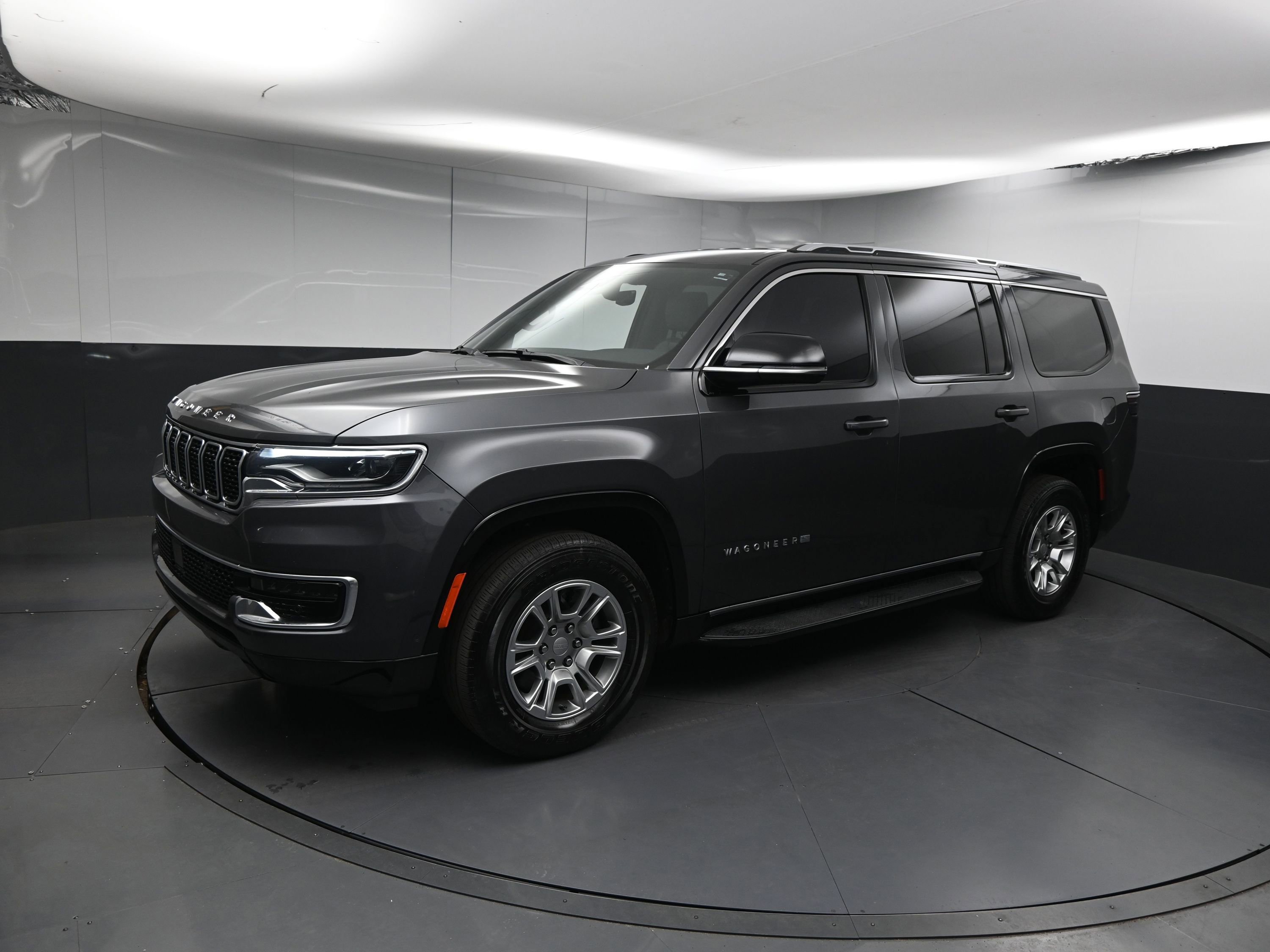 Used 2024 Jeep Wagoneer 2WD image 1