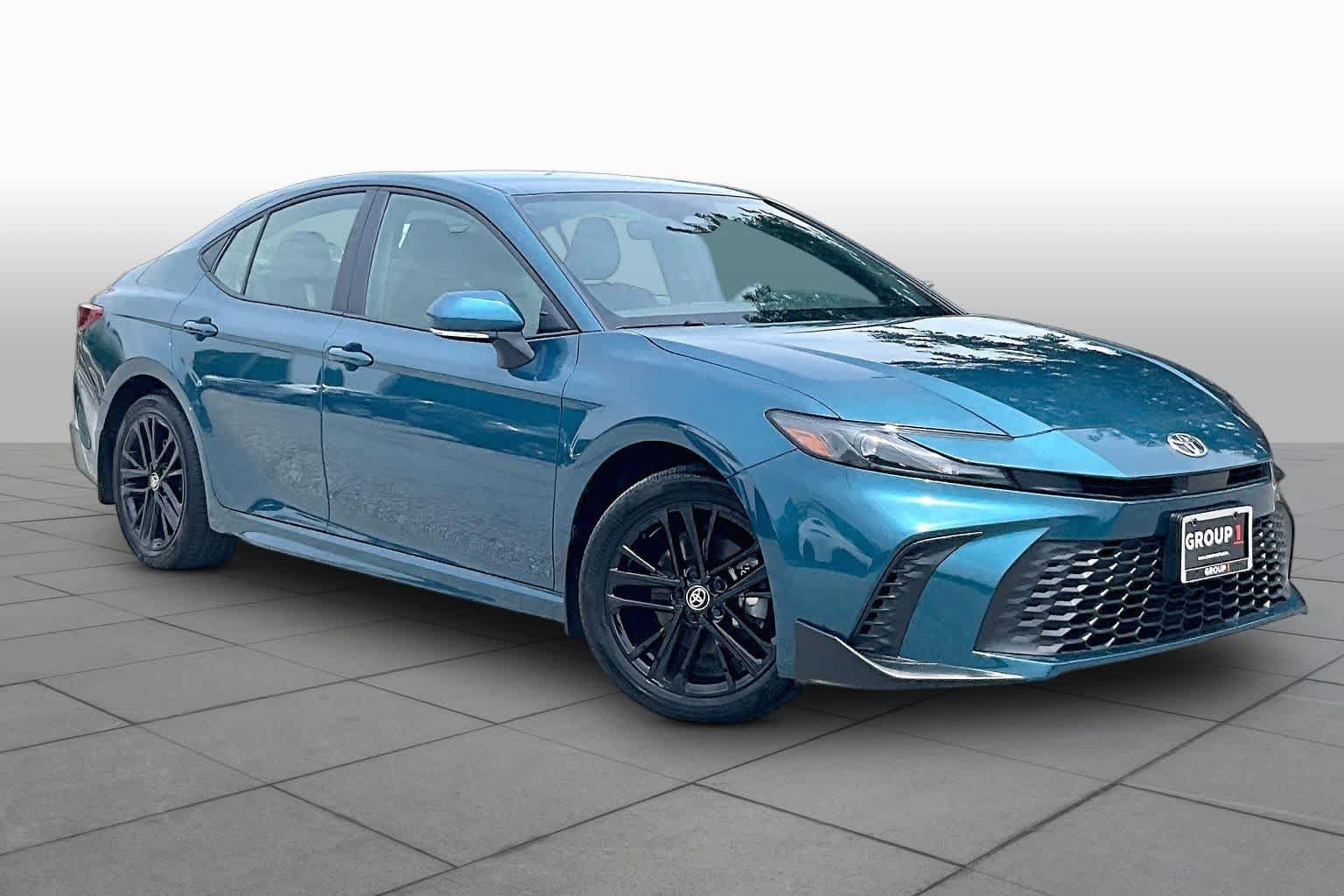 Used 2025 Toyota Camry SE w/ Convenience Package AWD/4WD image 3