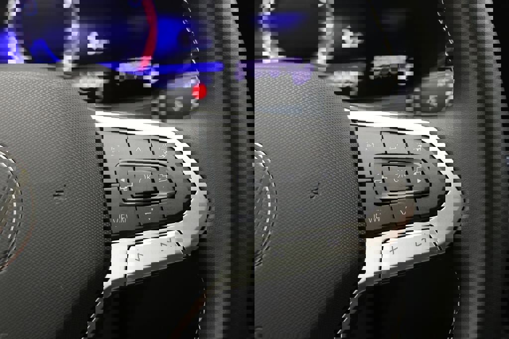 Used 2024 Volkswagen Taos SE image 19