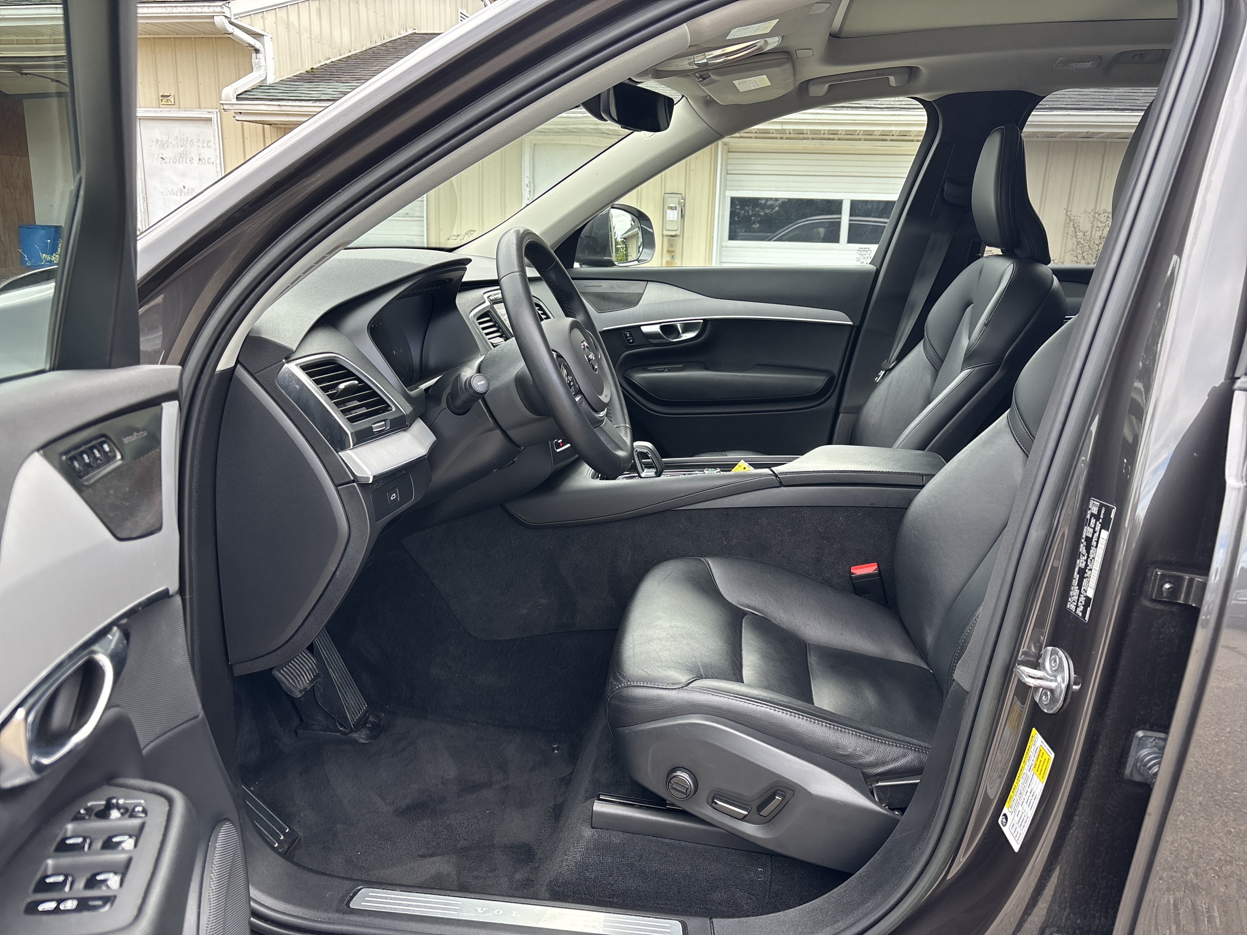 Used 2023 Volvo XC90 B5 Core AWD/4WD image 17