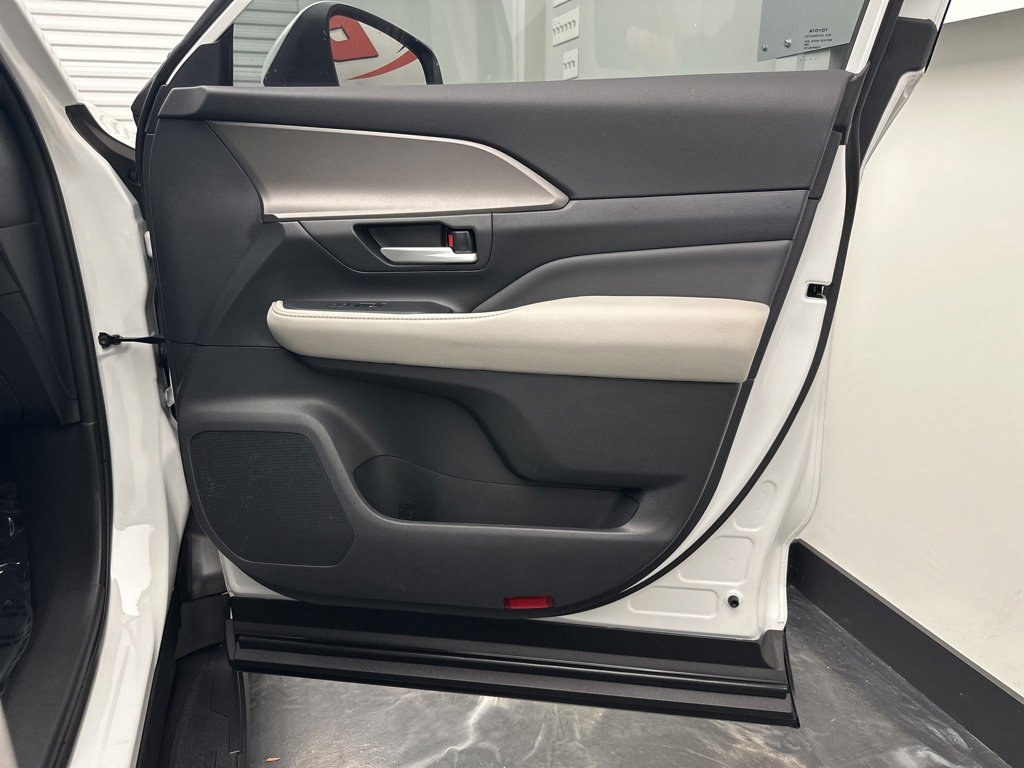 Used 2024 Toyota Grand Highlander XLE image 10