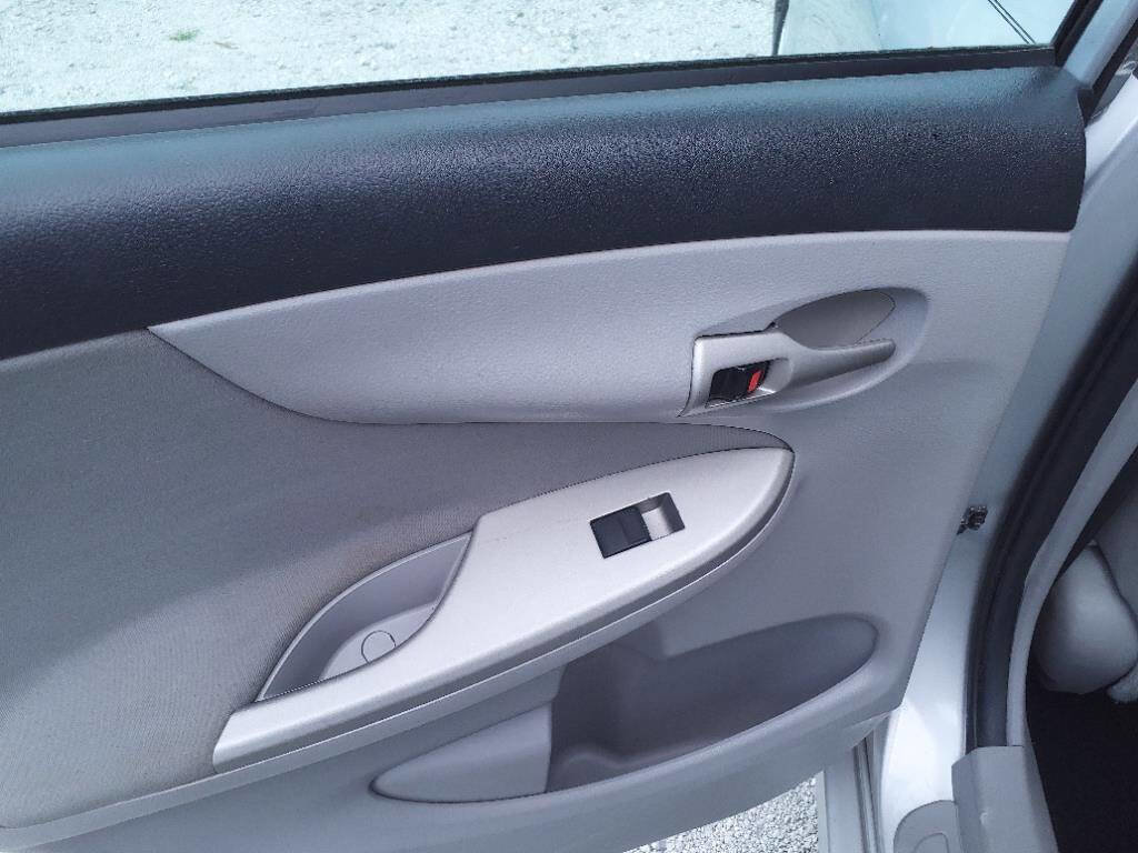 Used 2013 Toyota Corolla LE Special Edition FWD image 6