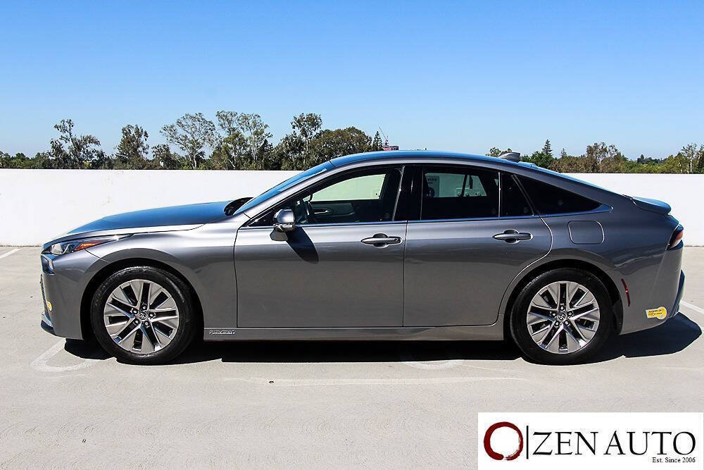 Used 2022 Toyota Mirai w/ Advanced Technology Package RWD image 4
