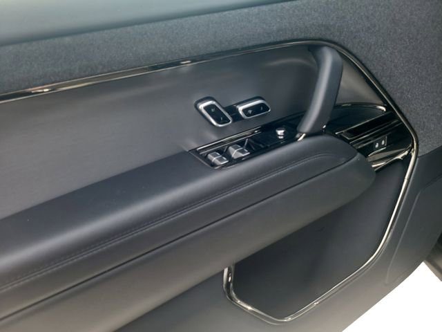 Used 2025 Land Rover Range Rover Sport SE AWD/4WD image 8