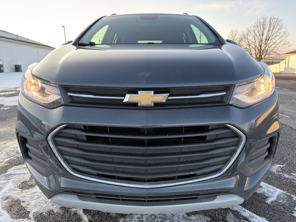 Used 2021 Chevrolet Trax LT w/ LT Convenience Package image 11