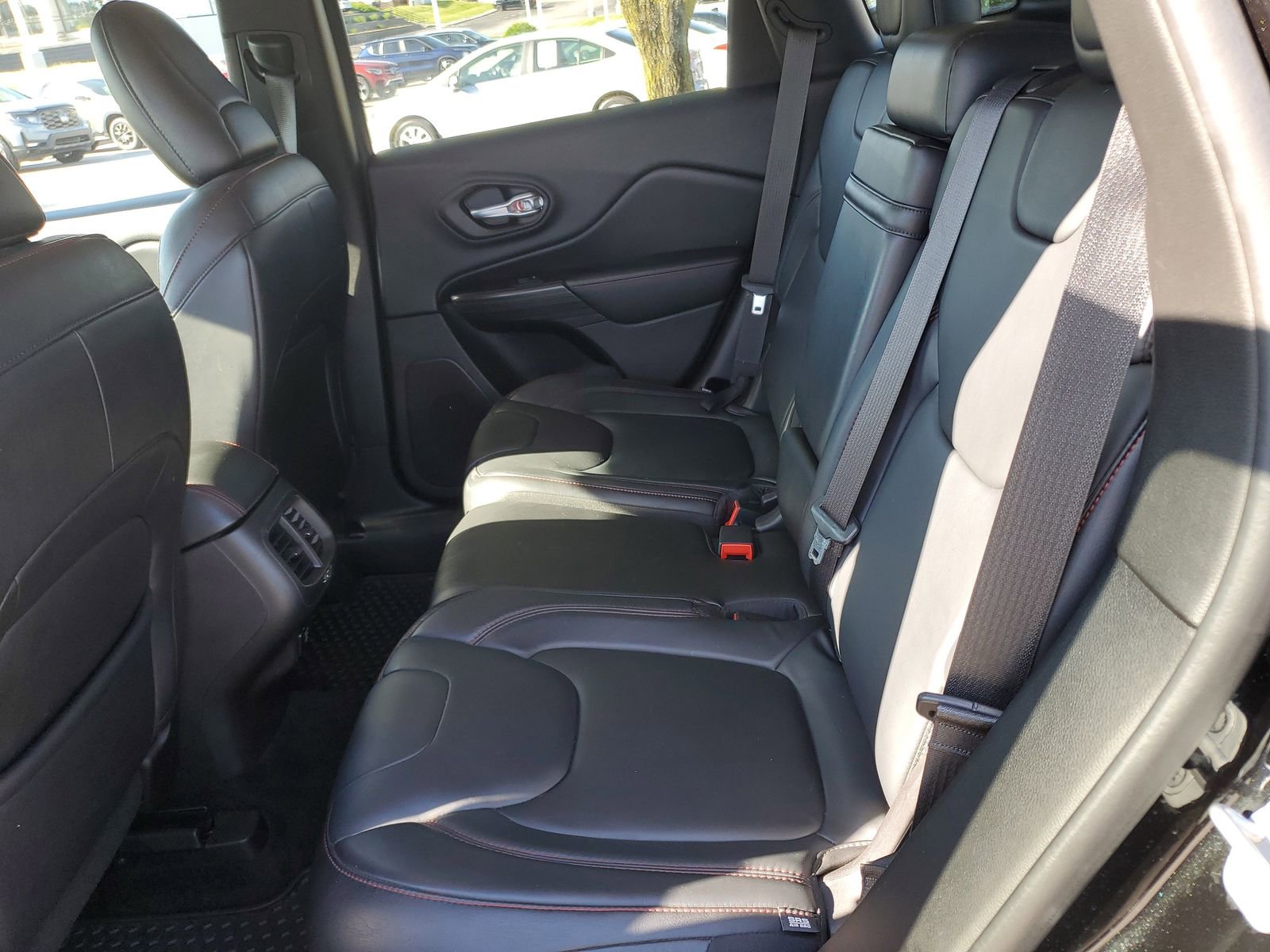 Used 2014 Jeep Cherokee Trailhawk w/ Leather Interior Group AWD/4WD image 12