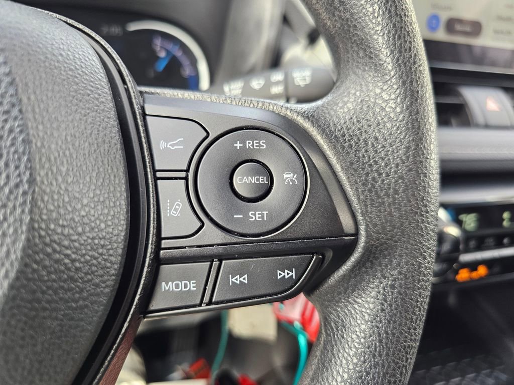 Certified 2025 Toyota RAV4 LE AWD/4WD image 33