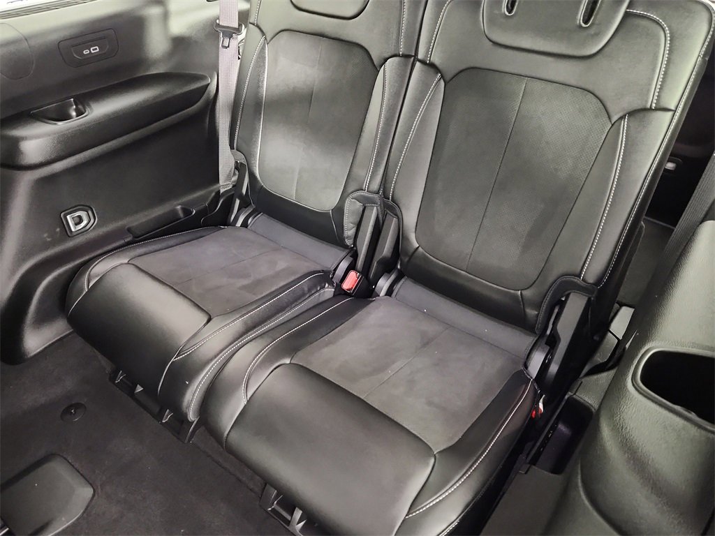 Used 2023 Jeep Grand Cherokee L Laredo image 14