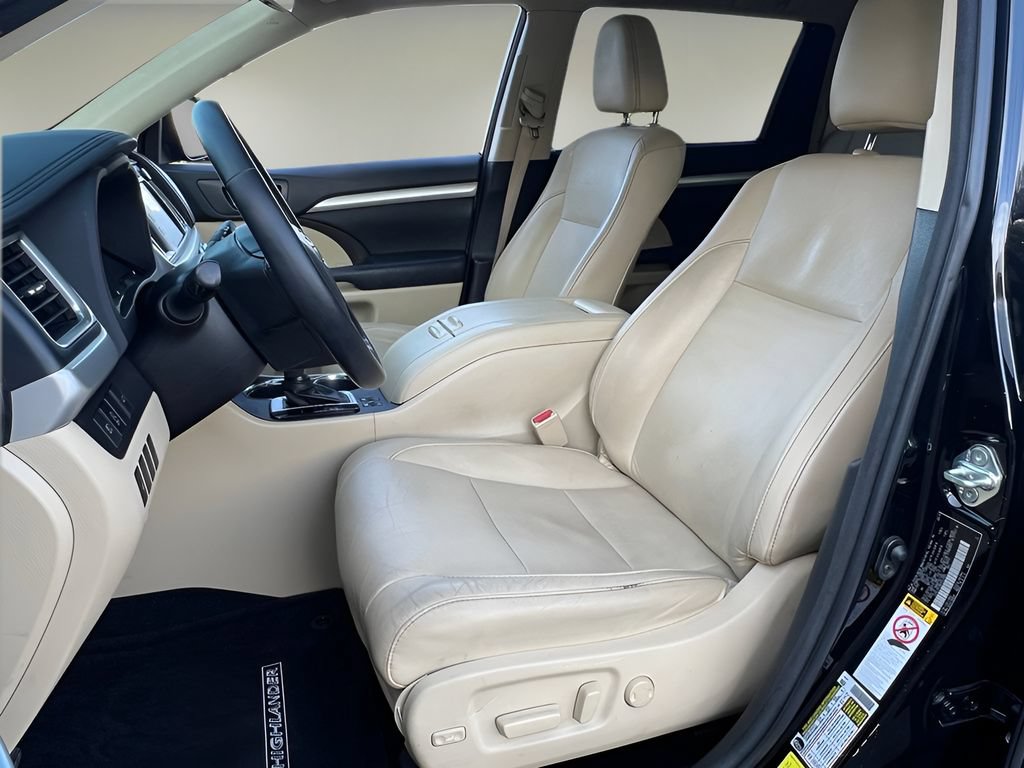 Certified 2017 Toyota Highlander XLE FWD image 11