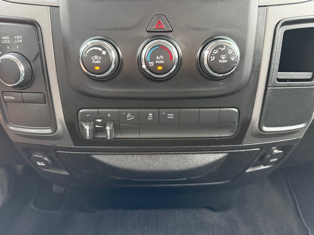 Used 2018 RAM 2500 Tradesman w/ Chrome Appearance Group AWD/4WD image 35
