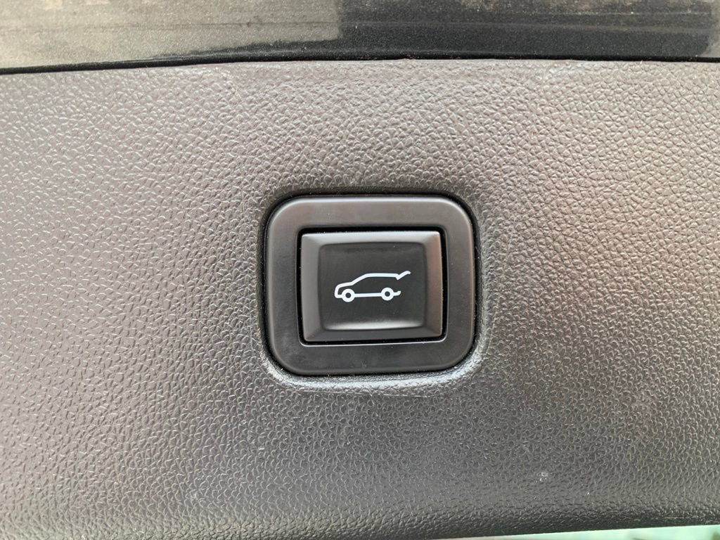 Used 2019 Chevrolet Blazer LT FWD image 27