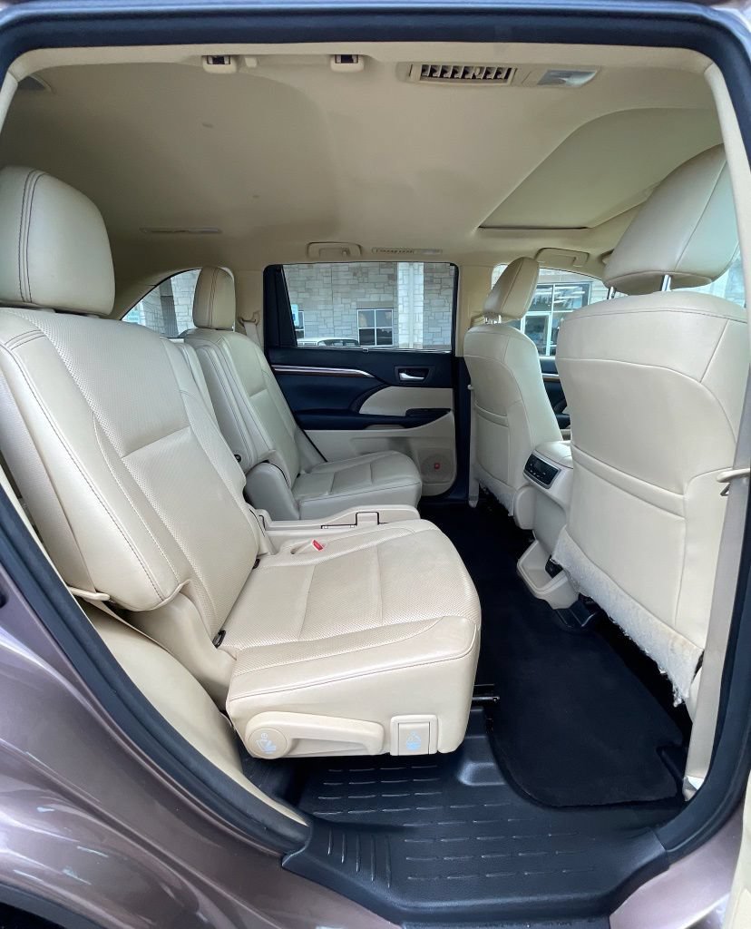 Used 2017 Toyota Highlander Limited FWD image 28