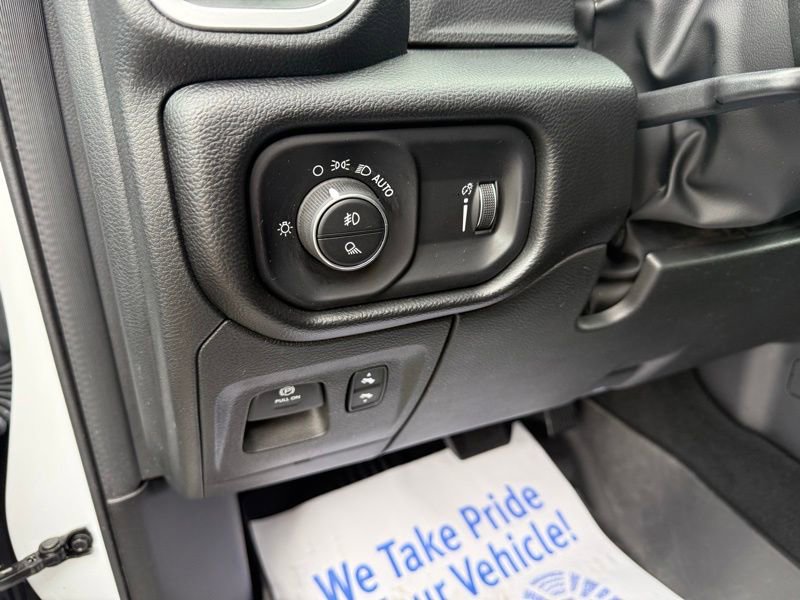 Used 2022 RAM 1500 Big Horn AWD/4WD image 16