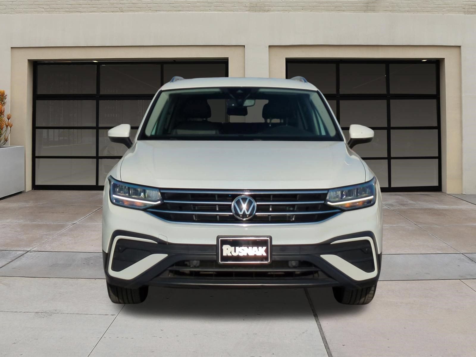 Used 2023 Volkswagen Tiguan SE FWD image 6