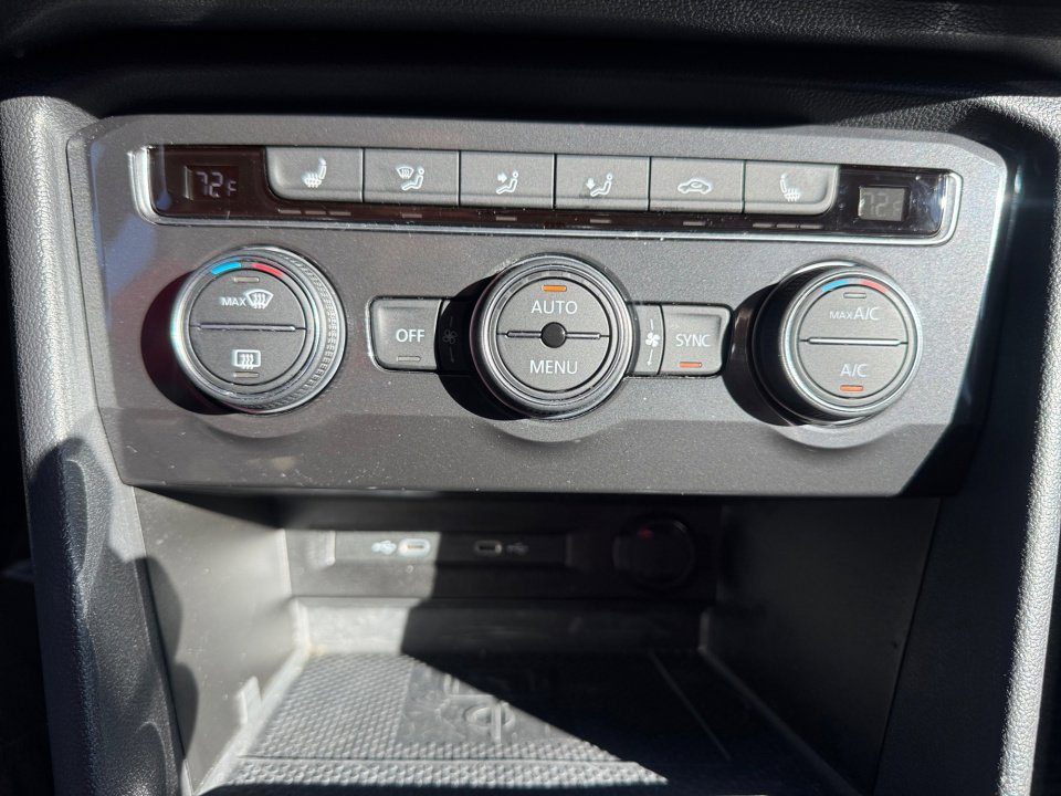 Used 2021 Volkswagen Tiguan SE image 22