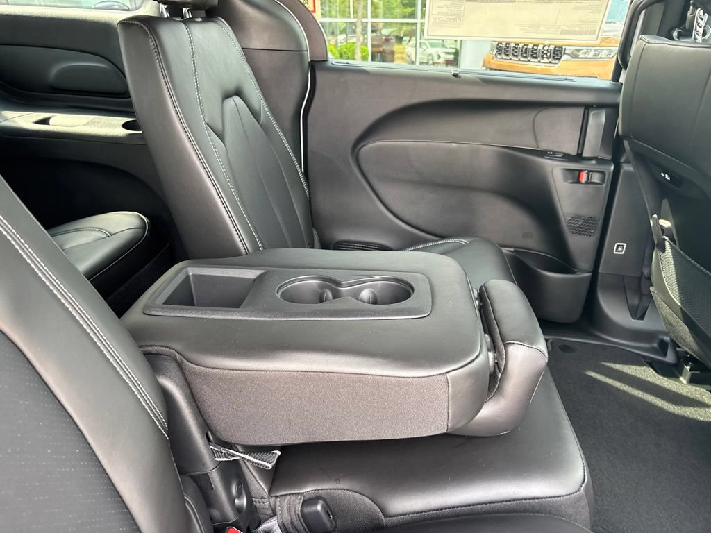 New 2027 Chrysler Pacifica Select FWD image 22