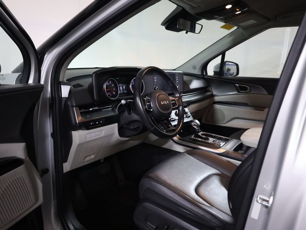 Used 2022 Kia Carnival LX FWD image 39