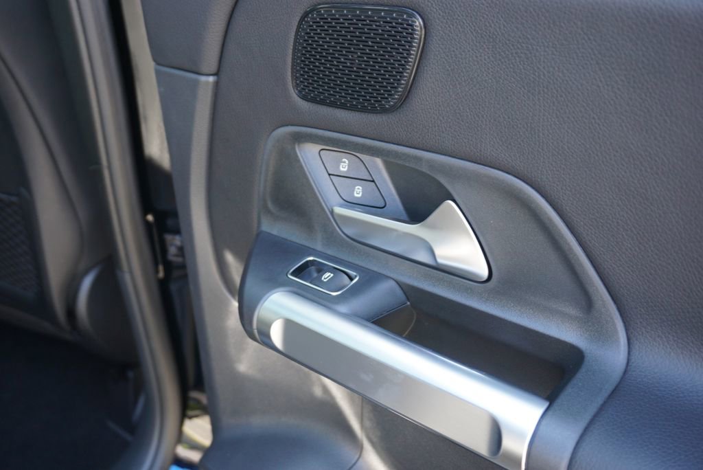 New 2025 Mercedes-Benz GLB 250 4MATIC image 56