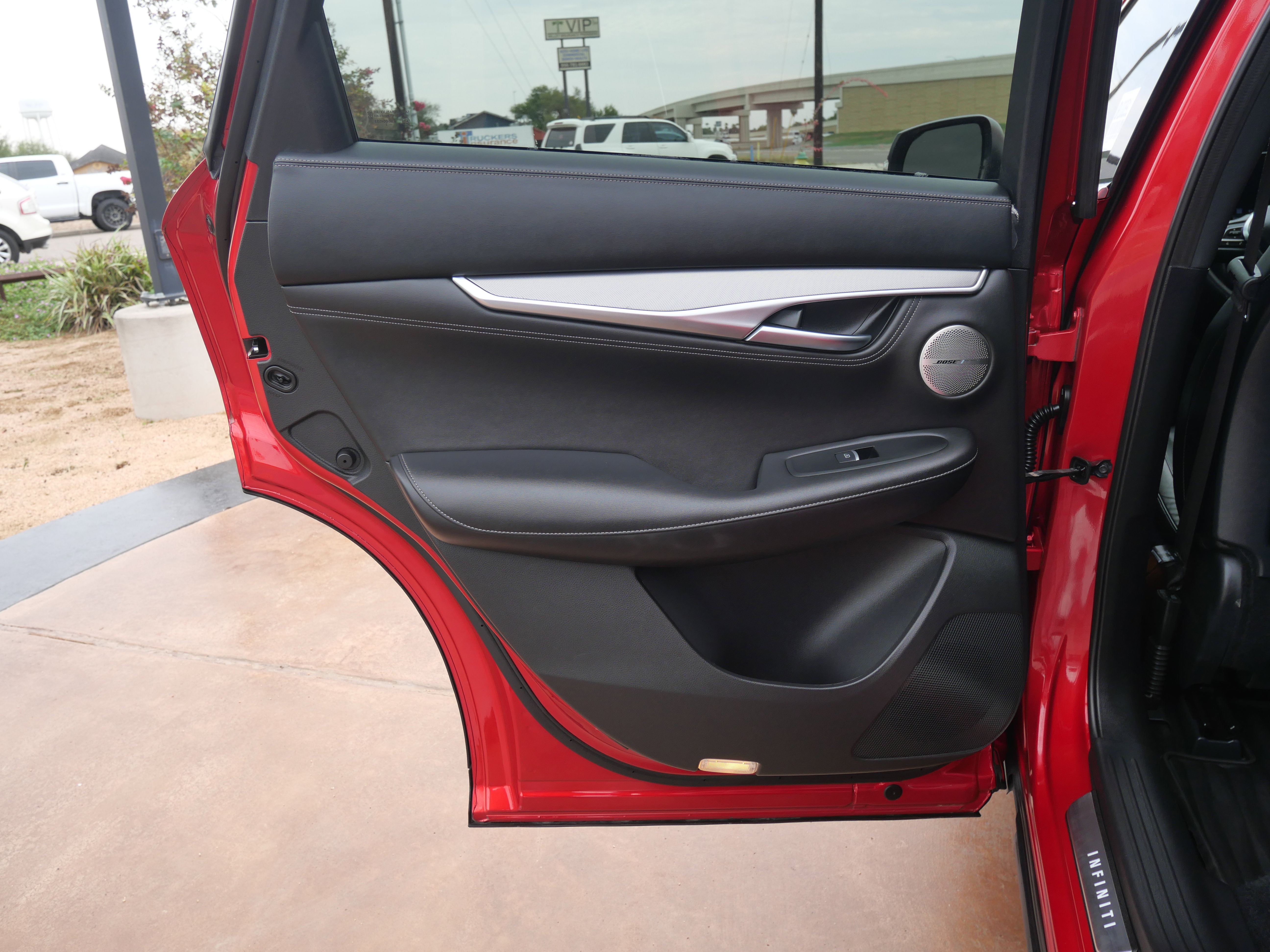 Used 2023 INFINITI QX55 Essential image 9