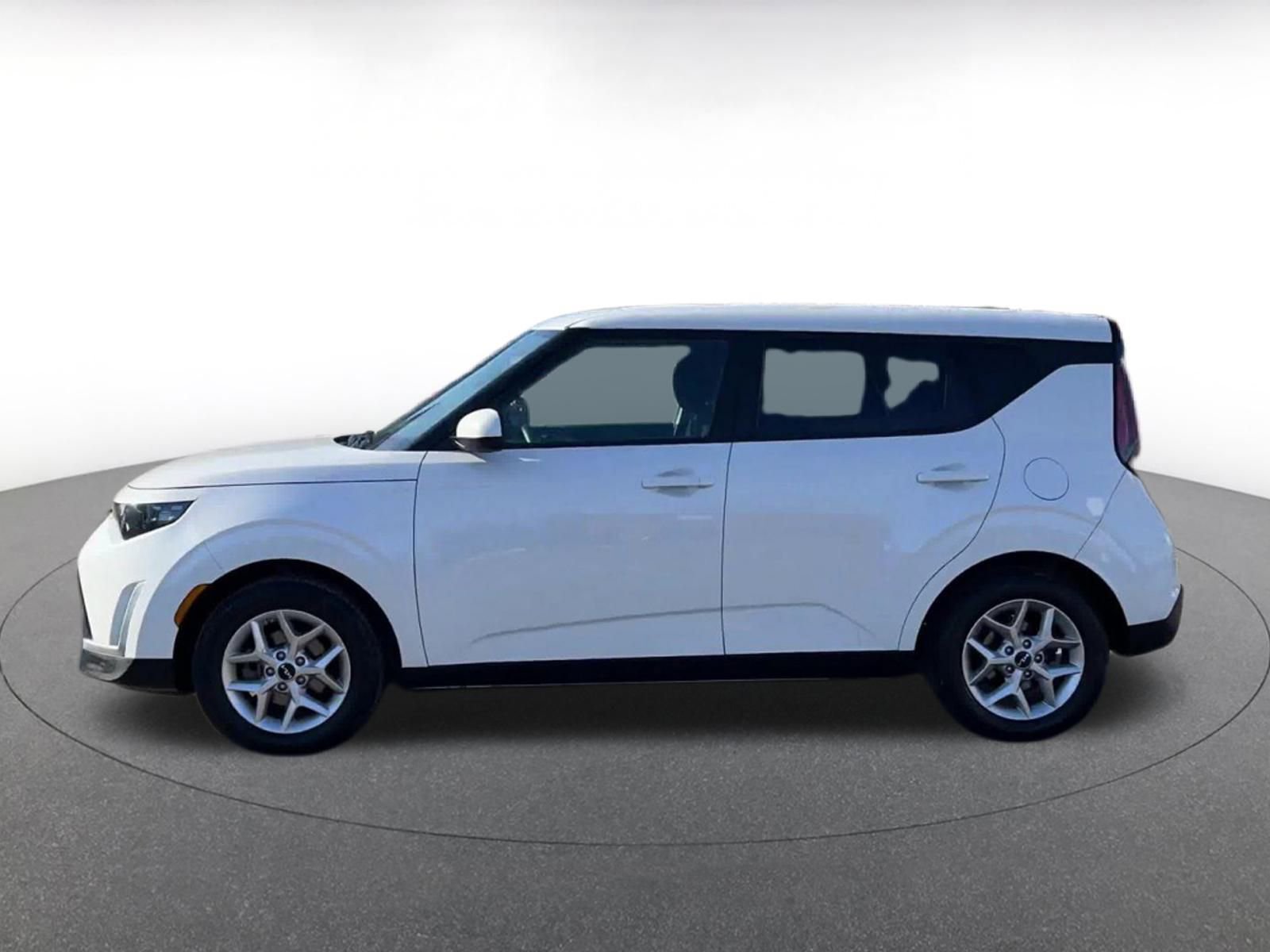 Used 2025 Kia Soul LX w/ LX Technology Package image 9