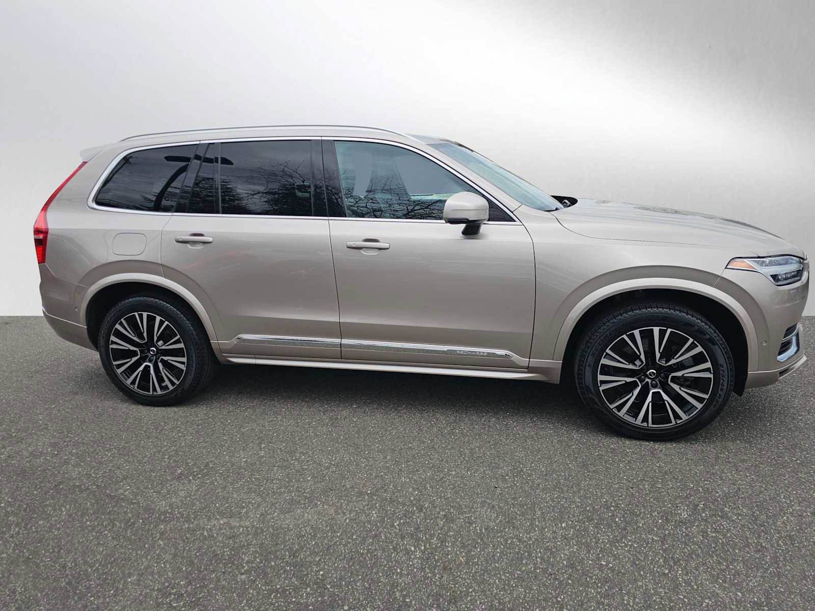 Used 2023 Volvo XC90 T8 Plus AWD/4WD image 3