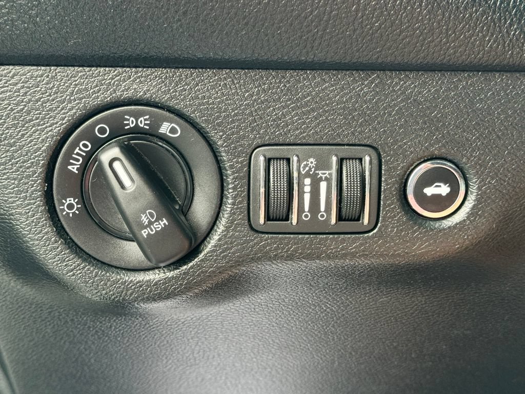 Used 2018 Dodge Challenger R/T RWD image 29